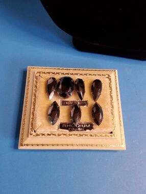 Mens NOS Faceted Hematite Tie-tac 6 pins.